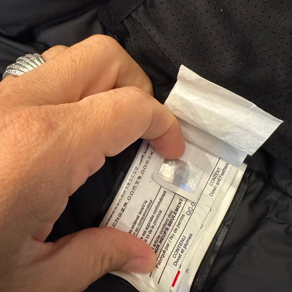 Canada Goose 100% Authentic - Picture 7 of 9